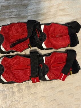 RuffWear Pet Boots with Black Straps (4-Pack)